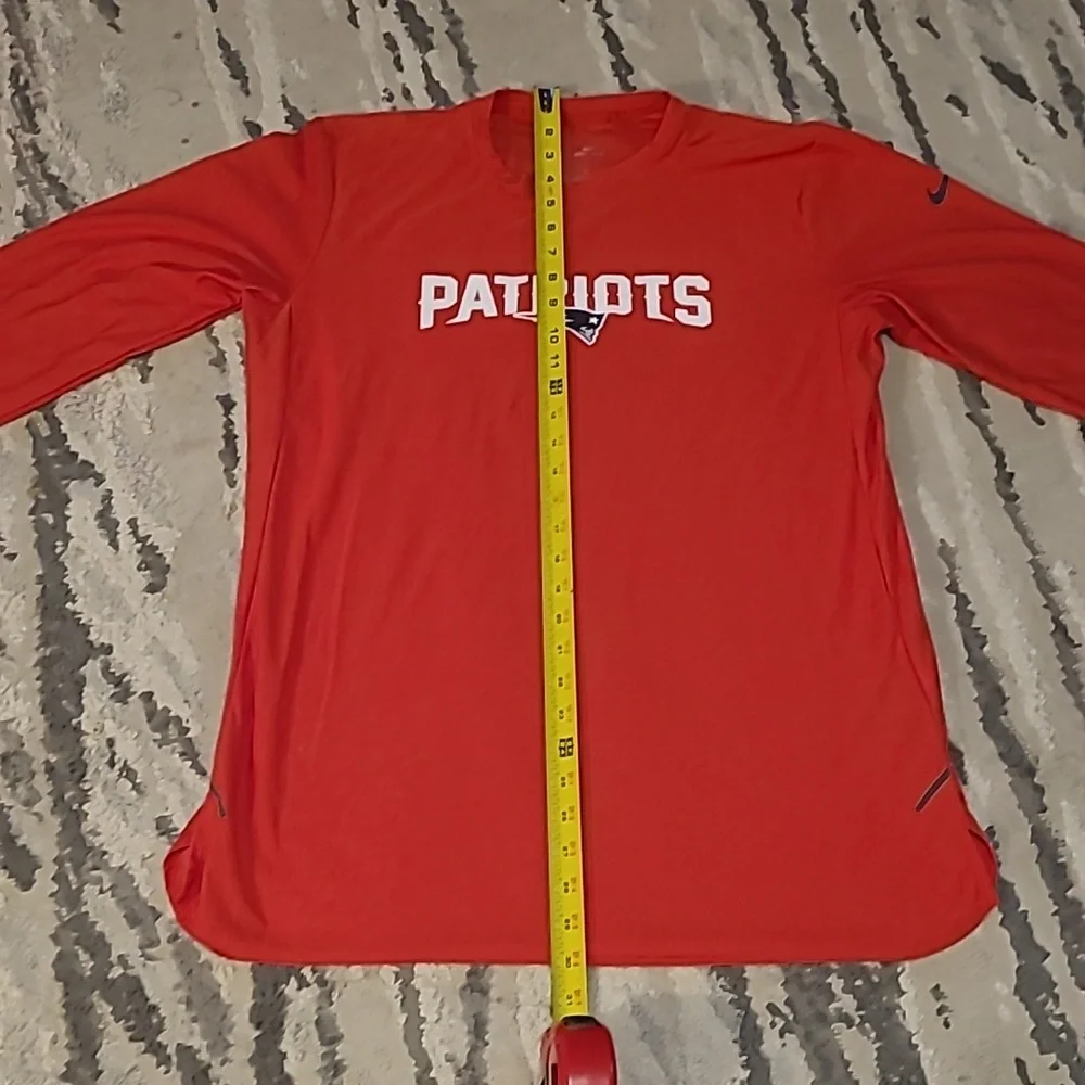Nike NFL New England Patriots Sideline long sleeve, size med. UNISEX